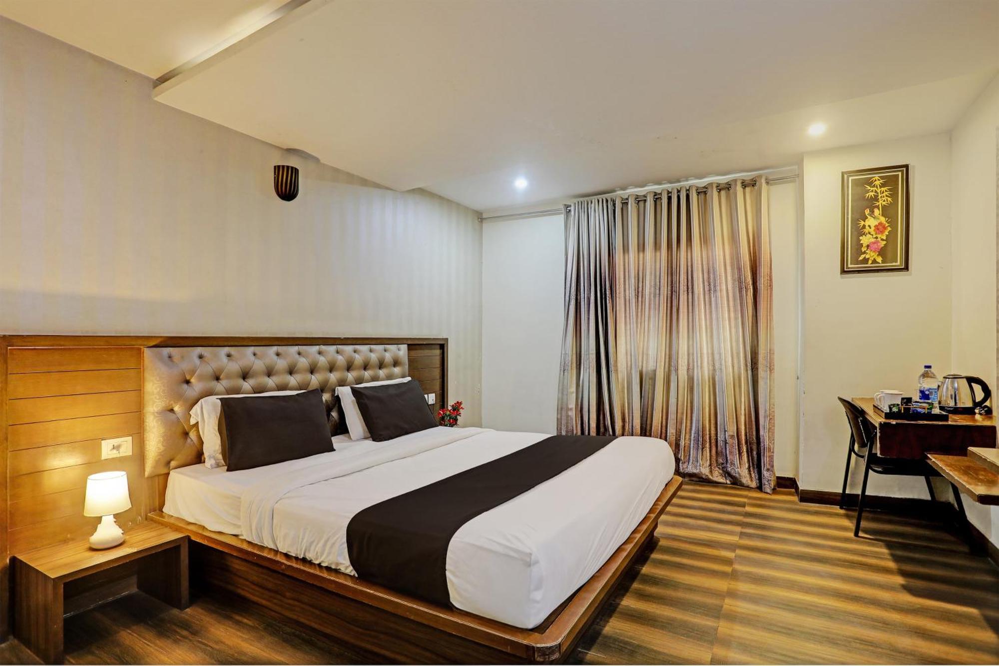 Capital O Surabhi Elite Near Miraj Cinemas - Shalini Shivani Sururnagar 外观 照片