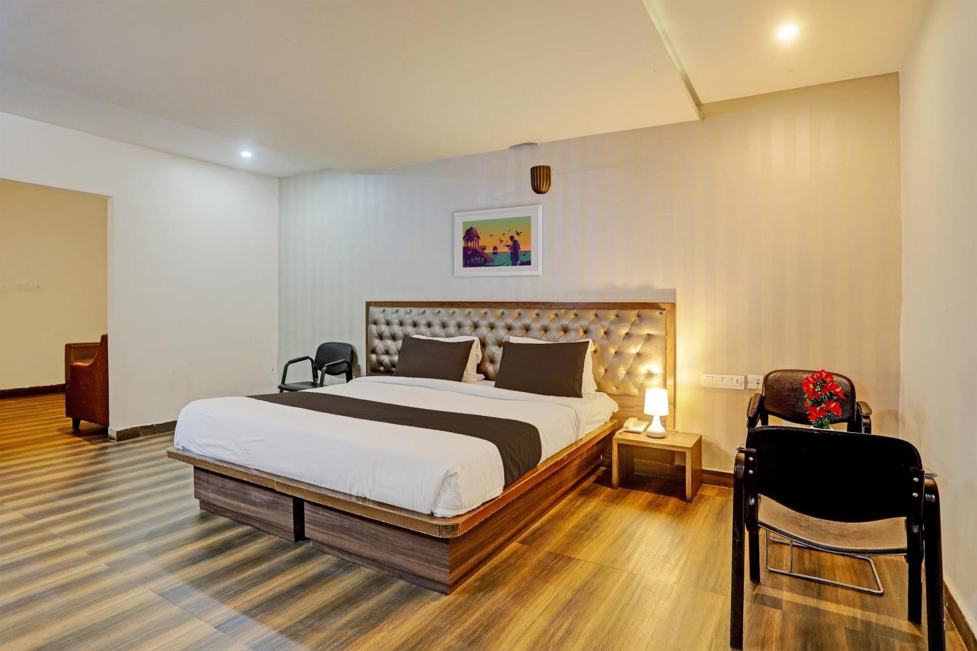 Capital O Surabhi Elite Near Miraj Cinemas - Shalini Shivani Sururnagar 外观 照片