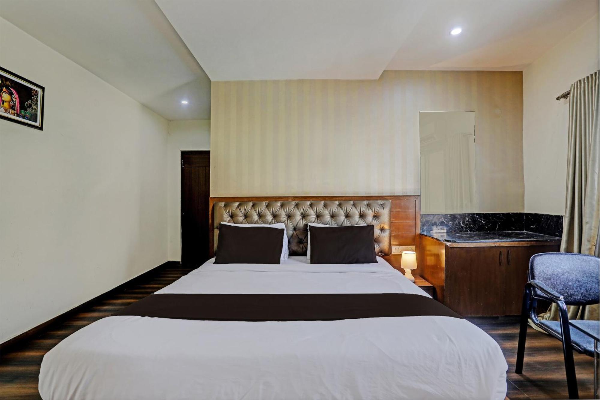 Capital O Surabhi Elite Near Miraj Cinemas - Shalini Shivani Sururnagar 外观 照片