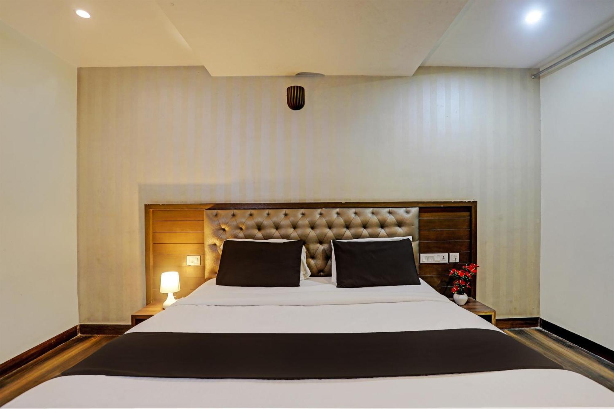 Capital O Surabhi Elite Near Miraj Cinemas - Shalini Shivani Sururnagar 外观 照片