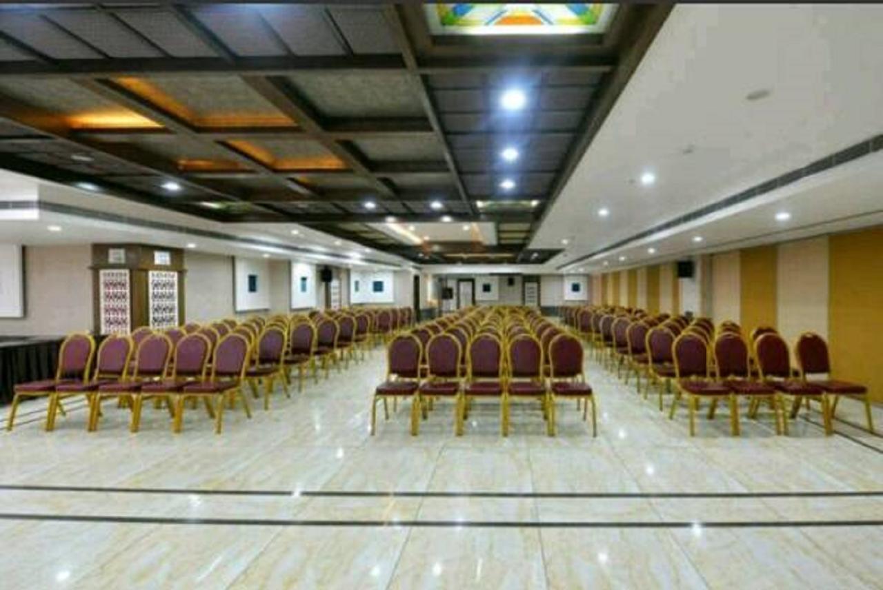 Capital O Surabhi Elite Near Miraj Cinemas - Shalini Shivani Sururnagar 外观 照片